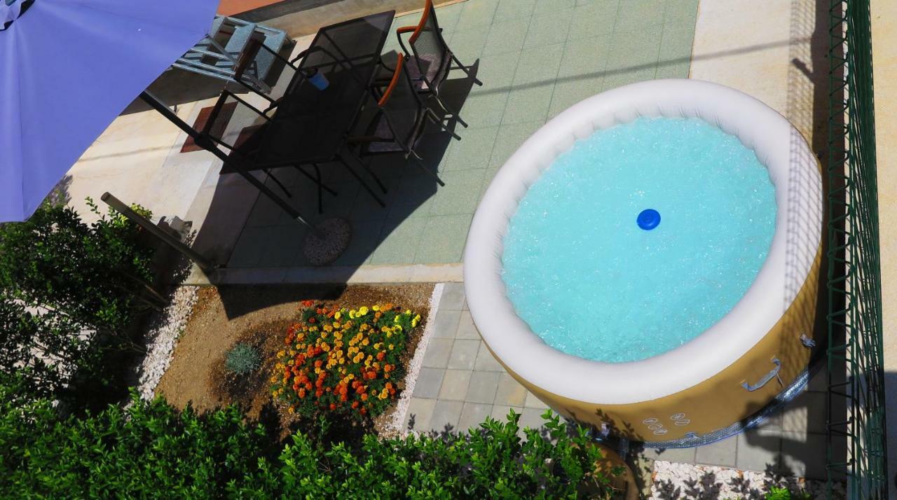Apartment Gamma With Hydromassage Mini Pool Near Split Zrnovnica Экстерьер фото
